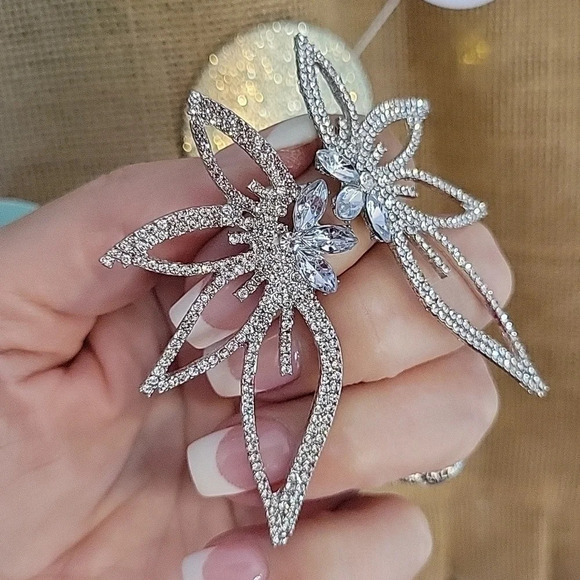 🔥LAST PAIR🔥 LILY SHIMMER STATEMENT EARRINGS - Picture 7 of 8